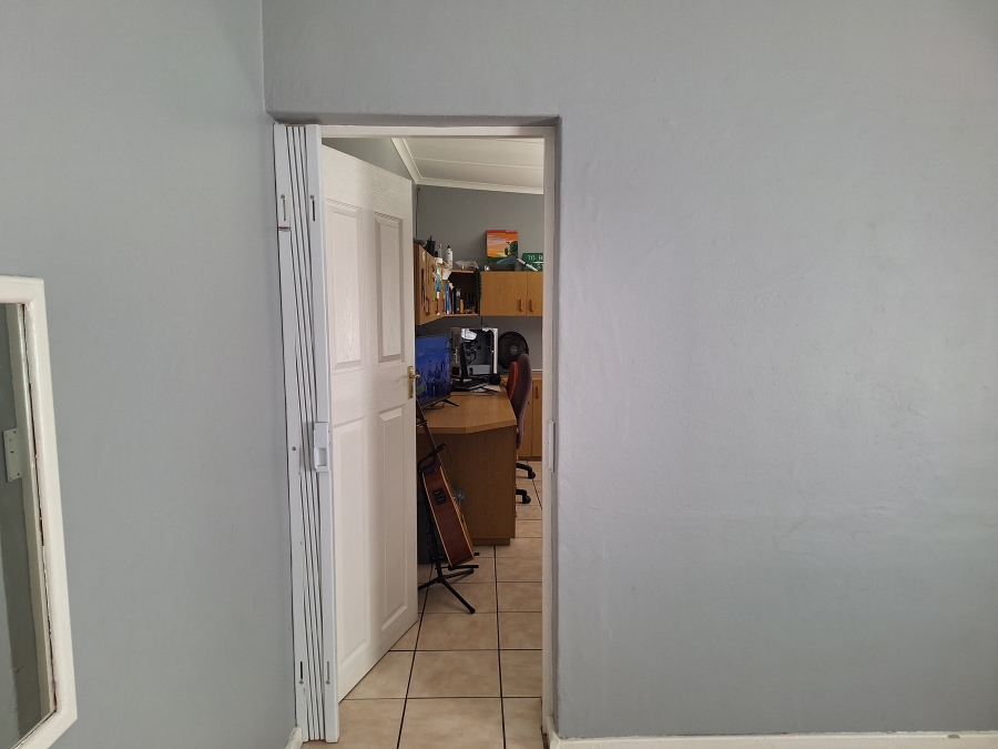 To Let 5 Bedroom Property for Rent in Retief Eastern Cape